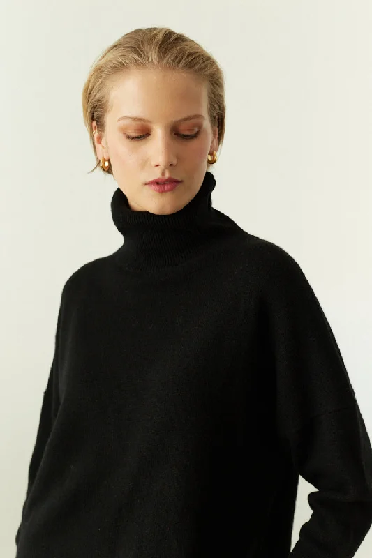 short pullover sweater adventure chic -Black Cashmere Rollneck Sweater